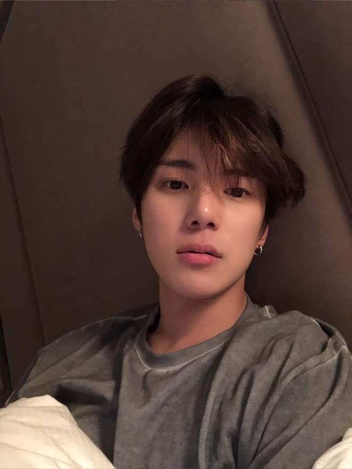 Minhyuk bare face:an attractive thread 