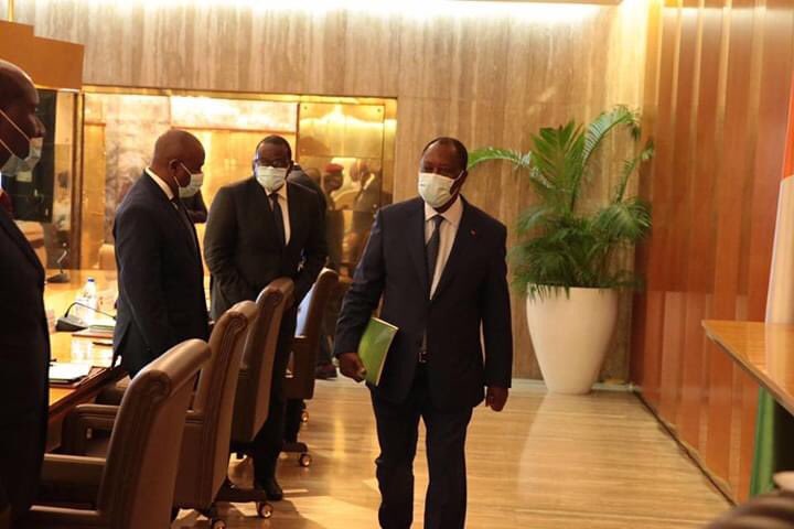 CotedIvoire_off's tweet photo. 🛑COVID19CIV : 

👉🏾L'ETAT D'URGENCE EST MAINTENU, LES FRONTIÈRES , BARS, BOÎTES , CINÉMAS , RESTENT FERMÉS ET LE GRAND ABIDJAN ISOLÉ JUSQU'AU 15 JUILLET

👉🏾la réouverture des frontières aériennes à partir du 1er juillet 2020. https://t.co/9qof1YfYLA