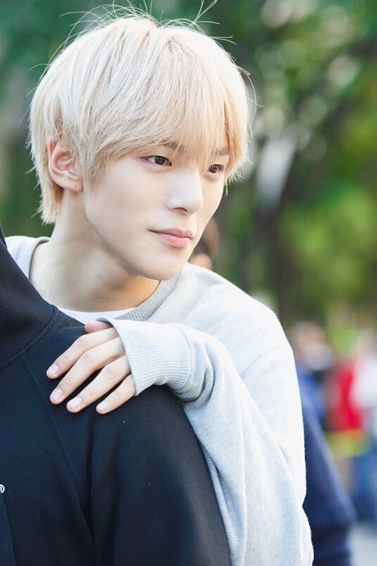 Minhyuk bare face:an attractive thread 