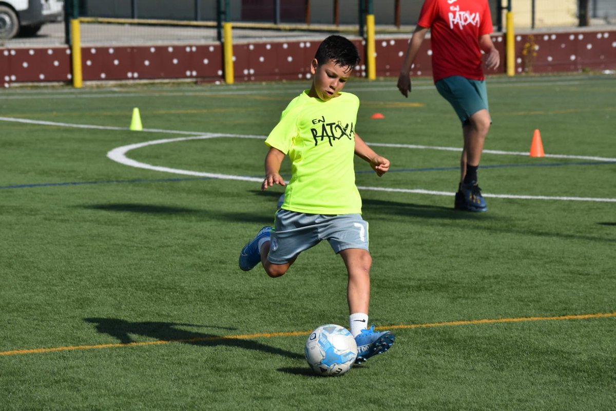 FCSarria's tweet photo. Seguim gaudint del futbol amb seguretat. https://t.co/Wm2R3zeLtY