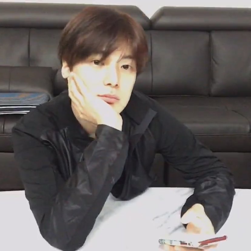 Minhyuk bare face:an attractive thread 