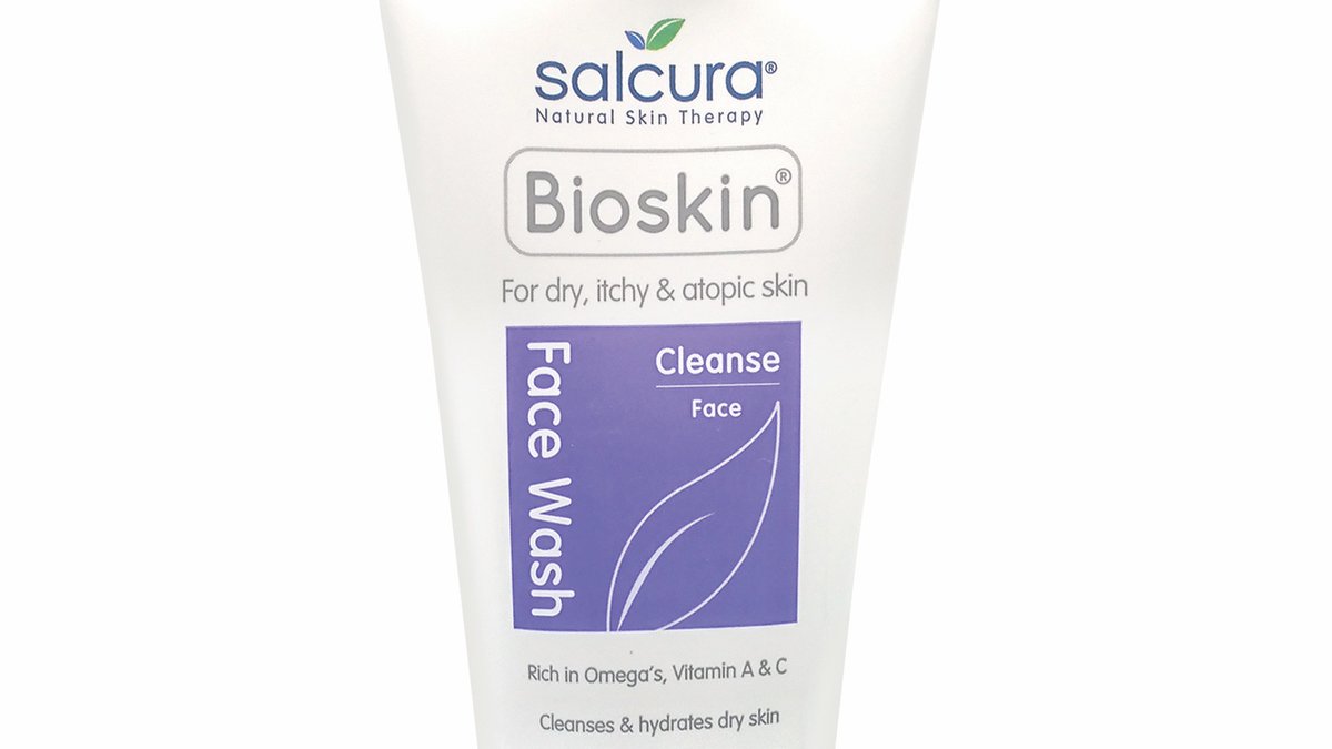 #win @Salcuraskincare @Catalystpr Treat your skin! Bioskin Body &amp; Face Wash are natural washes that gently cleanse dry, itchy &amp; sensitive skin. We've both products to giveaway worth £12.99 each. Please follow <a href="/candismagazine/">Candis Magazine</a> &amp; @newhalluk &amp; retweet by 30/06 for your chance to win!