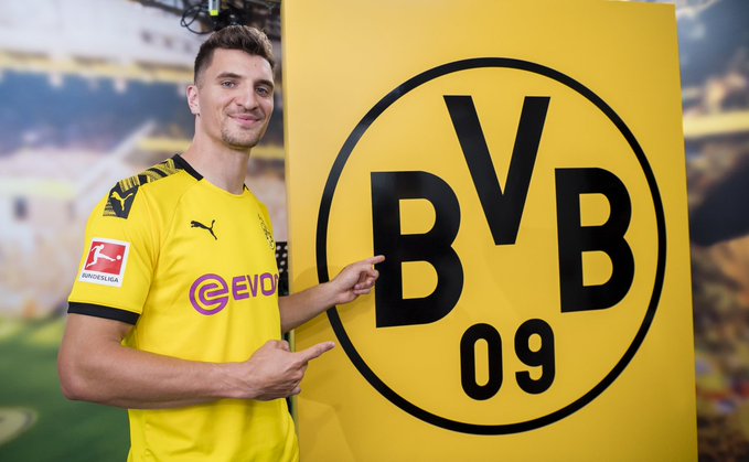 FootballAdd1cts's tweet photo. Done Deal: Borussia Dortmund confirmed the signing of Thomas Meunier from PSG #FootballAddicts #Transfers https://t.co/i64JMU5qro
