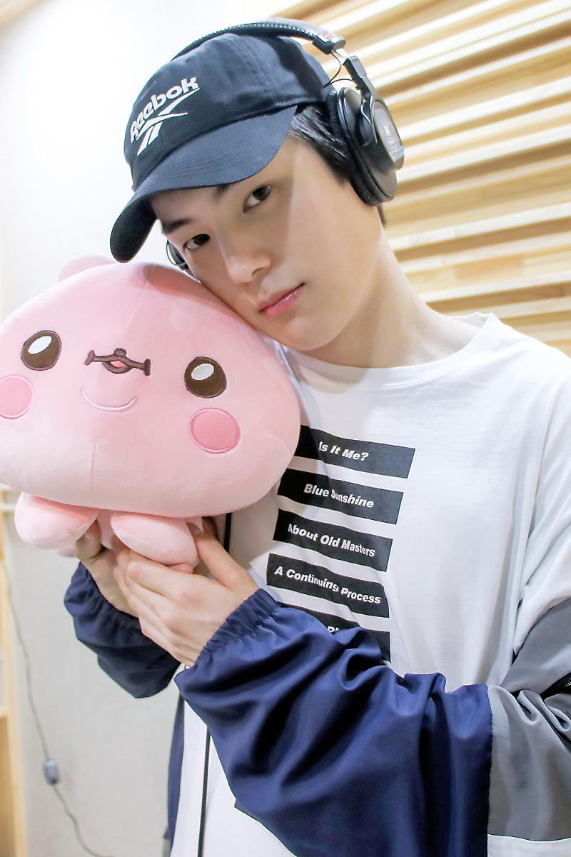 Minhyuk bare face:an attractive thread 