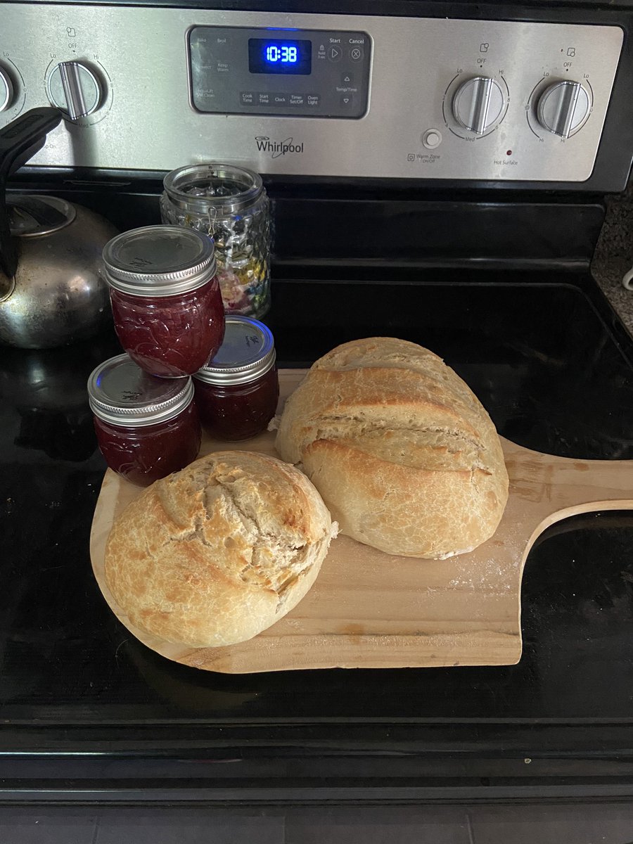C0ACHkennedy's tweet image. Fresh homemade Bread and Stawberry Jam courtesy of Joss and I. #daddydaughtertime #learningnewthingstogether
