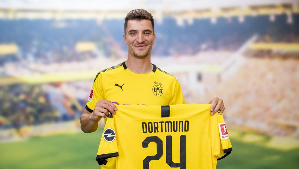 _elacta's tweet photo. 🗣El Borussia Dortmund ya ha cubierto la baja de Achraf! 
💣Se hace con el lateral Thomas Meunier, quien llega libre tras acabar contrato con el PSG. Y llega para 4 temporadas.

#elacta #Meunier #Dortmund https://t.co/5Pi2gp4suB