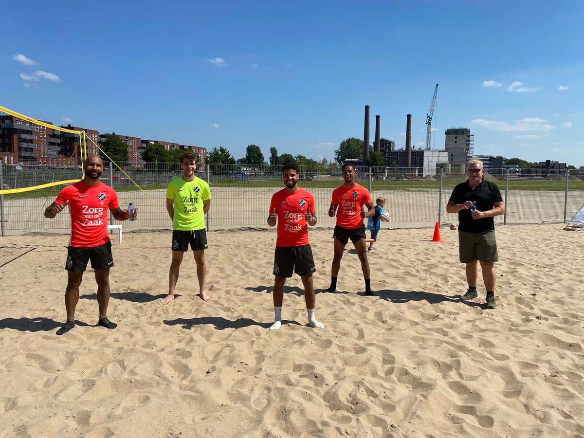 Aftrap is gedaan door de Utrechtse ondernemer #FransvanSeumeren en <a href="/fcutrecht/">FC Utrecht</a>! We zij officieel open met ons pop-up strand! De hele zomer van donderdag t/m zondag!