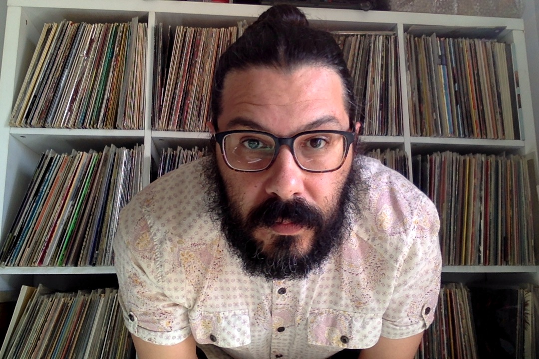 🎛 ETNOCHILL · DAVIDDJ
¿Creías que íbamos a dejarte un #viernes sin bailar? 
Acaba la semana laboral por todo lo alto con nuestro #Etnochill virtual. 

Hoy te proponemos el mejor #afrobeat y #músicanegra para empezar con buena vibra el finde E-tnosureño.

etnosur.com/daviddj-the-bl…