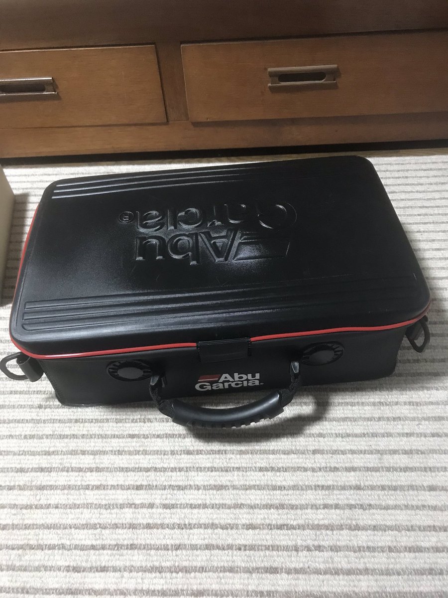 Punitaso's tweet photo. 今までのセミハードケースでは入らないので、Abuのセミハードケースを魚探用に新調した。
収納いい感じ。
#HELIX7 https://t.co/QBIb0JIbEX