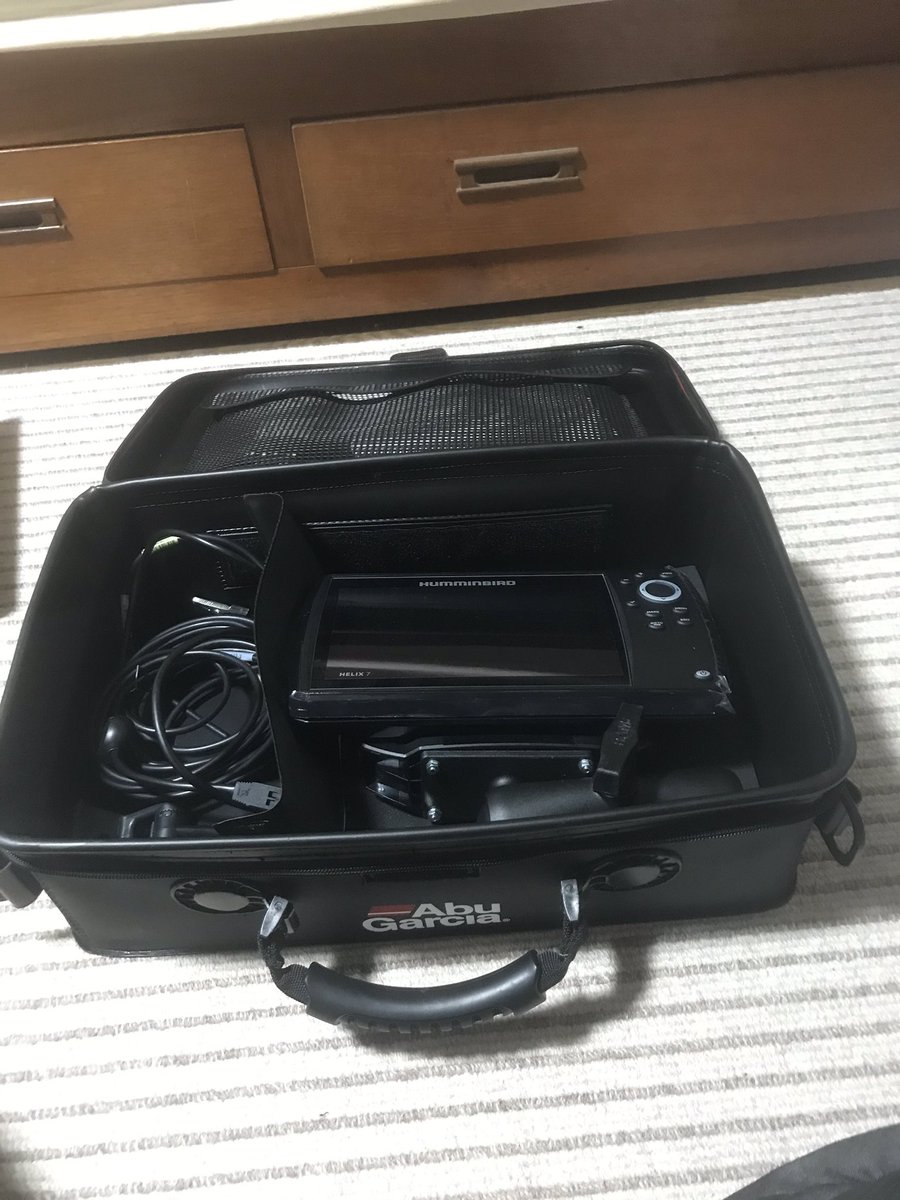Punitaso's tweet photo. 今までのセミハードケースでは入らないので、Abuのセミハードケースを魚探用に新調した。
収納いい感じ。
#HELIX7 https://t.co/QBIb0JIbEX
