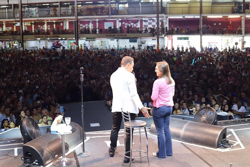 RenataAbreu2020's tweet photo. Quem está com saudade do 'Manhã de Esperança' com o Fábio Teruel no CTN? Eu tô! 🙋🏻 Precisando muito sentir o carinho, o abraço aconchegante dos amigos e a energia do ‘Ex��rcito Azul’. Quem mais aqui sente saudade, conta pra mim nos comentários! 👇
#tbt #exercitoazul #fábioteruel https://t.co/YrtAr8QnKk