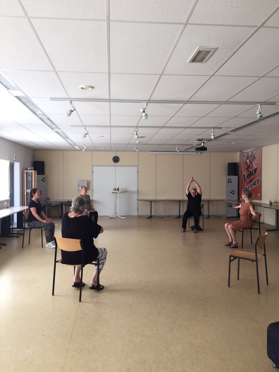 StichtingJZ's tweet photo. Vanmorgen hebben de eerste 5 mantelzorgers met veel plezier even kunnen ontspannen tijdens de eerste MAZOyoga-sessie bij Jong Zwijndrecht!🙏🏼🌟

Aanmelden kan iedere week, LET OP, het tijdstip is veranderd naar 9:30-10:30 uur.💪🏼

#MAZOyoga #Mantelzorgers  #DeelJeZorg #Zwijndrecht https://t.co/ae7hWu1jym