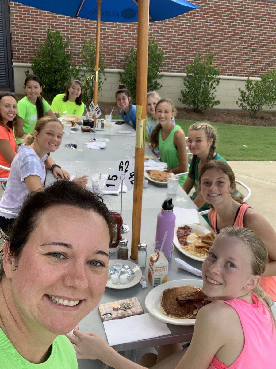 shu_town's tweet photo. Varsity girls team breakfast after practice! ๐๐งก๐#jaguarfast #postrunfuel #neonday #weloveatheme https://t.co/jTspBKou65