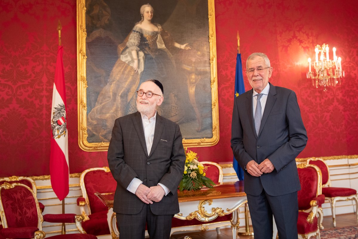 A Van Der Bellen On Twitter Sehr Geehrter Herr Oberrabbiner Lieber Paul Eisenberg Meine Herzlichsten Gluckwunsche Zu Ihrem 70 Geburtstag Ihre Stets Vermittelnde Und Offene Rolle Ihr Unvergleichlicher Humor Und Die Musik