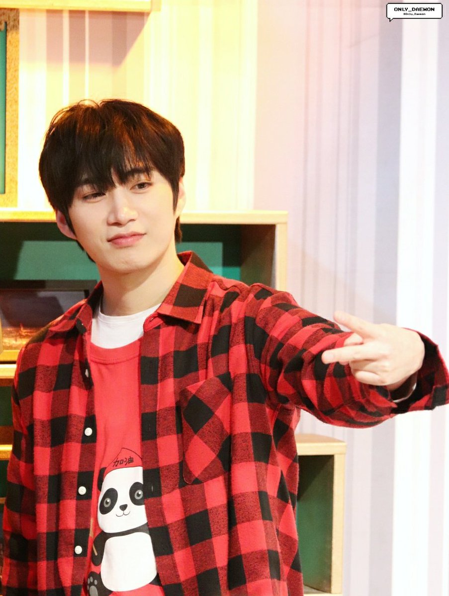 Only_Daewon's tweet photo. [19.12.26] 연극 #우리집에왜왔니 포토타임 #대원  

 D-440

보고싶드아😶

#류연 #DAEWON #박대원 #PARKDAEWON #デウォン https://t.co/IL4fm90XjP