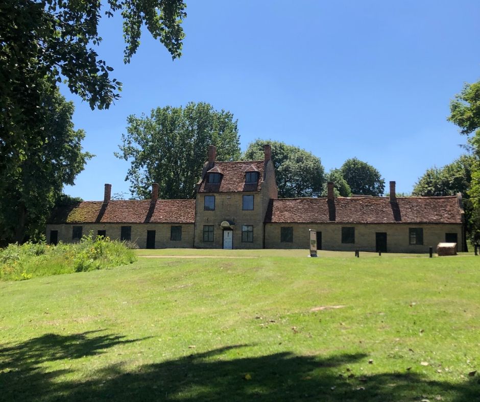 What a beautiful day at Great Linford Manor Park! ☀️ What parks have you enjoyed visiting in the sunshine? Find new places to explore at: theparkstrust.com/your-parks