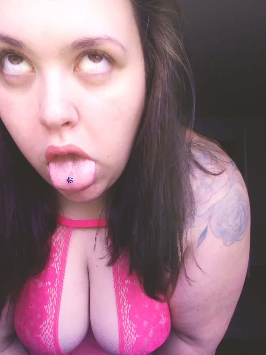 KayleighPitman3's tweet photo. Pretty in pink 🍑 cum check my profile out. My next 10 subs get a discounted price of 3.50$$ 🍑🍑
https://t.co/EBFTQprGgT
#onlyfanspages #bbw #plussize #peachy #happiness #bodypositivity https://t.co/pDNuBSMVGY