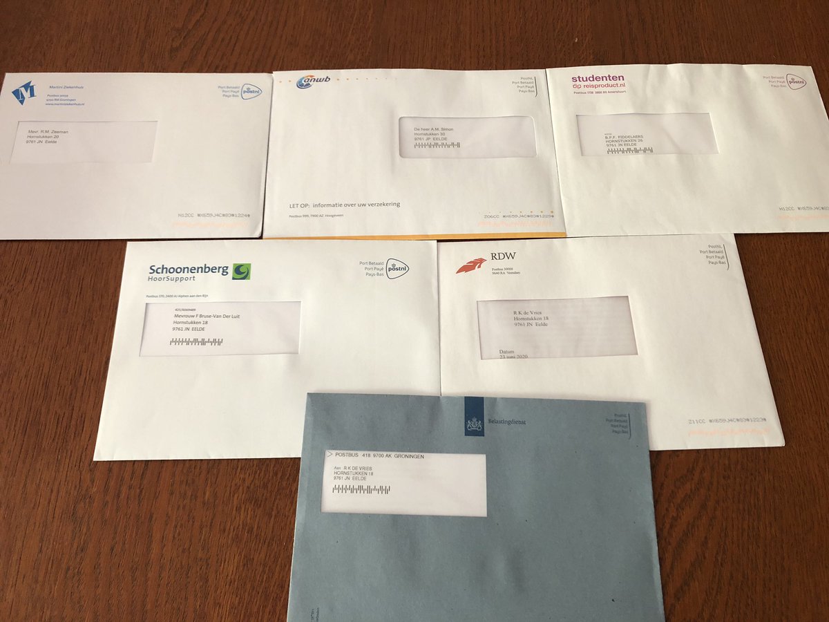 Warm weer 🌞 #postnl denkt bezorg alle post op 1 adres. Schandalig deze praktijken. #slechteservice zo te zien ook serieuze post waar ben je dan mee bezig al bezorger. ☹️