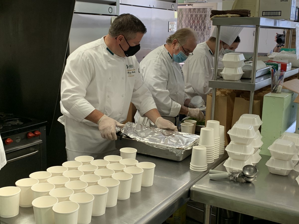 OCCollege's tweet photo. Chefs from OCCβs Culinary Institute recently prepared and delivered 175 hot, healthy, grab-and-go lunches to @212baldwin in Pontiac as part of the βFeed the Needβ program.
READ MORE: https://t.co/B1xQHUyocN #OCCollege #WhyOCC https://t.co/8X6YKfKMEX