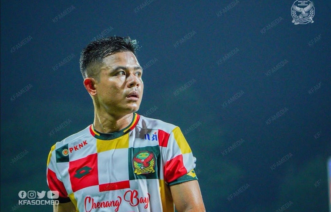 KedahPowerr's tweet photo. Terima kasih Azmeer untuk segala jasa dan sumbangan buat pasukan Kedah. Semua penyokong Kedah mendoakan kejayaan untuk segala usaha murni yang hang buat untuk orang sekeliling. Goodluck Azmeer.
#AY25
#BiarJasaJadiKenangan https://t.co/zKiUAd7Jvg