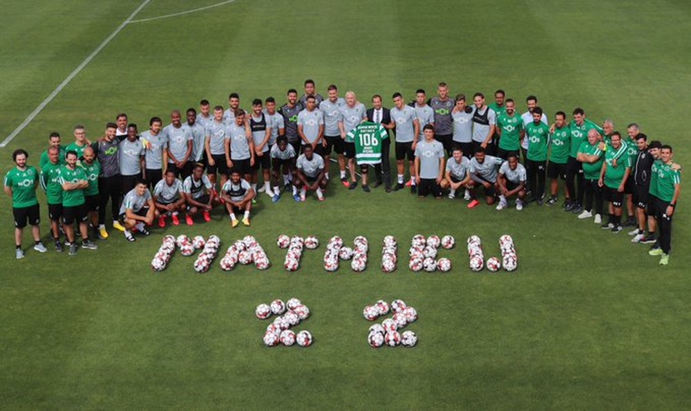 VersusEsporte's tweet photo. Jérémy Mathieu, de 36 anos anunciou a sua aposentadoria dos gramados, após uma lesão grave no joelho. O ex-zagueiro atuou por Sporting, Barcelona, Valencia e Toulouse. #JeremyMathieu https://t.co/XnsIINfpny
