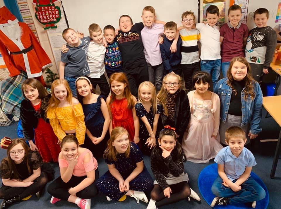 MissDuncanP5D's tweet photo. P5D - you are all AMAZING!
I am going to miss you all 𝔸 𝕃𝕆𝕋. Thank you for making my first year of teaching so enjoyable - I could not have been blessed with a better class if I tried.
Keep being fabulous ⭐️

With love, Miss Duncan 🧡 https://t.co/9Gt83FPtJl