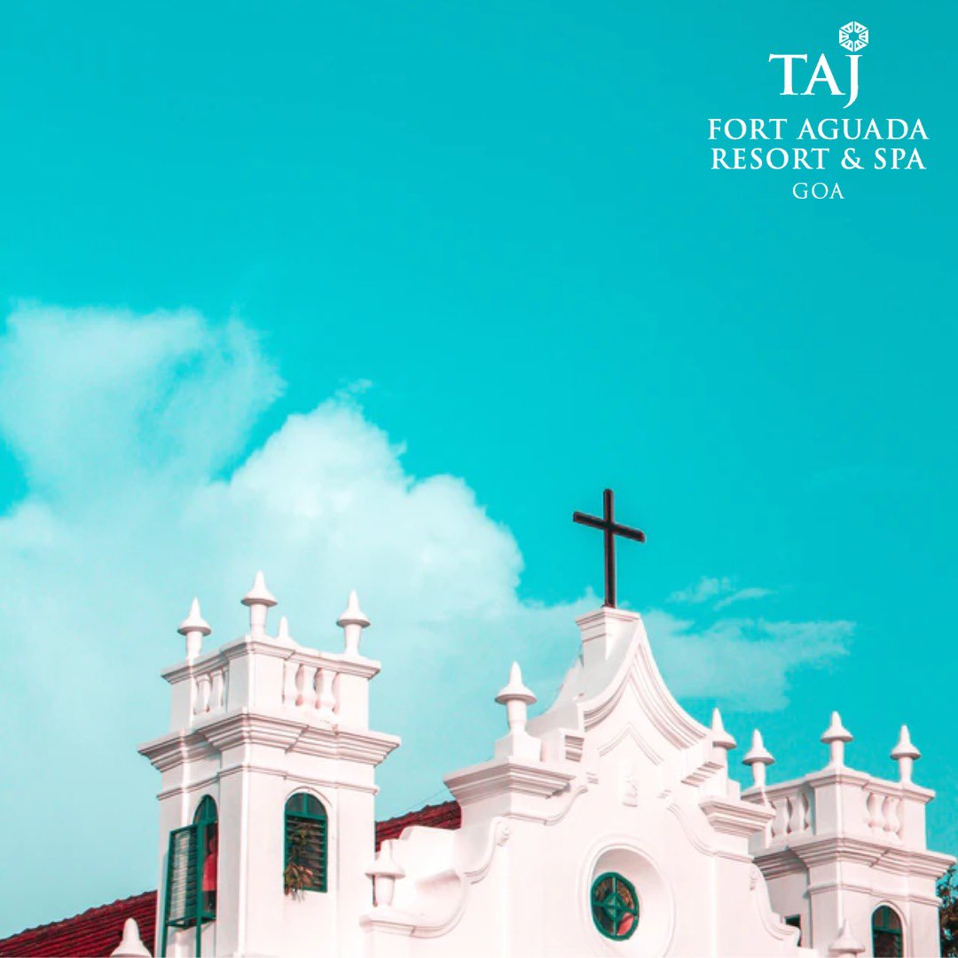 tajfortaguada's tweet photo. Renowned for their architecture, many Goan churches are constructed of whitewashed laterite stone. Their minimalistic exterior is complemented with an equally intricate interior, often featuring intricate carvings, paintings and chandeliers. #ExperienceGoa with #TajFortAguada https://t.co/uvkfLQ7IMR
