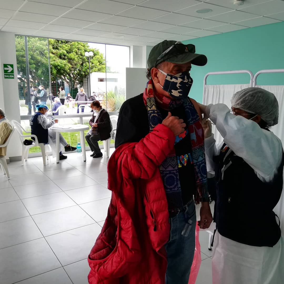 Campaña de Vacunación contra Influenza y Neumococo dirigida a todos los vecinos mayores de 60 años.