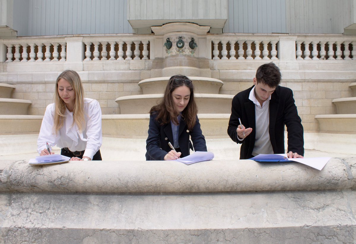 ✍️ Après des mois de discussions/négociations, nous sommes heureux de vous présenter la Convention de Partenariat inter-associatif entre nos 3 assos de RI (P2, P1, Dauphine)
🔜 Des événements en commun, des conférences, et bien d’autres!
📲 Restez connectés pour en savoir plus !