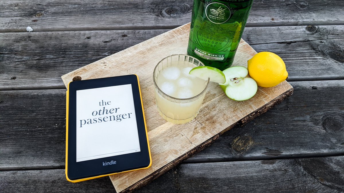GulpFictionBlog's tweet image. My first review is LIVE!
Today is release day for The Other Passenger by @louise_candlish. Louise told Gulp Fiction that she&apos;s having champagne but I&apos;ve paired the book with an Apple &amp;amp; Elderflower Collins.
Read the full review here: bit.ly/3i2jL7m