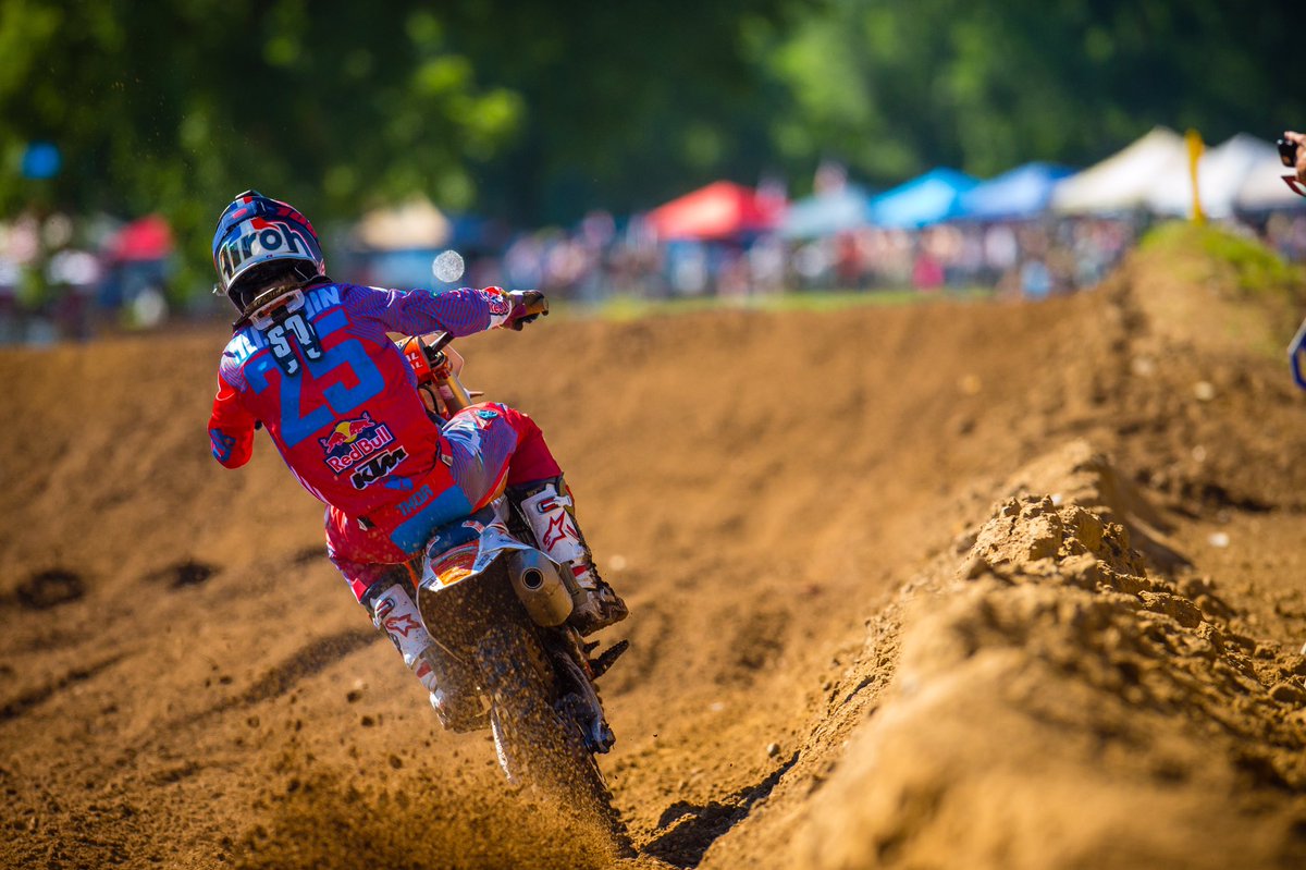 #tbt with <a href="/MarvinMusquin25/">Marvin Musquin</a> from <a href="/RedBudmx/">RedBud MX</a> 2018. Looking forward to seeing Marvin back in action this summer 💪 #hinsonclutch #hinsonhookup #hinsonperformance #ktm #motocross #mx #greatoutdoors 📸 <a href="/Kardyo/">Kardy</a>