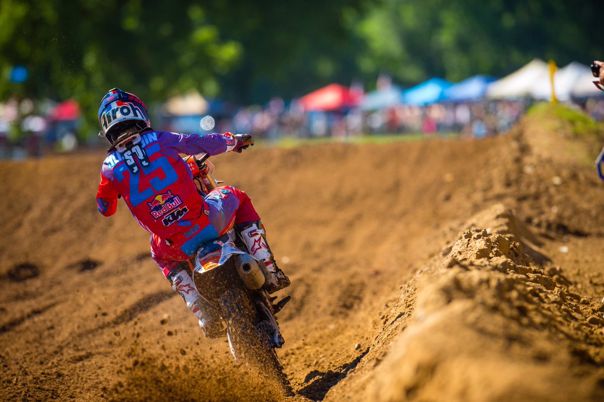 #tbt with @MarvinMusquin25 from @RedBudmx 2018. Looking forward to seeing Marvin back in action this summer 💪 #hinsonclutch #hinsonhookup #hinsonperformance #ktm #motocross #mx #greatoutdoors 📸 @Kardyo