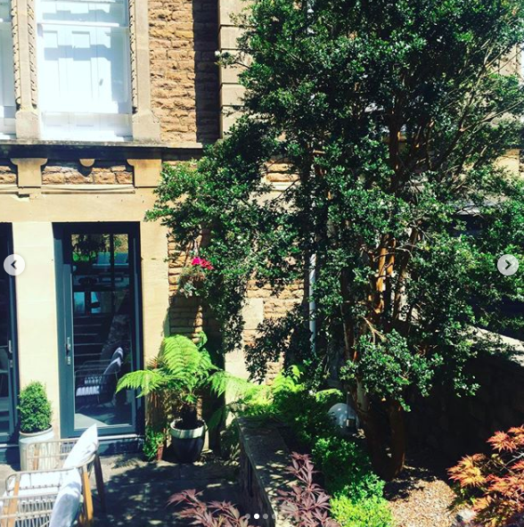 secretgardenweb's tweet photo. It’s always a pleasure working in this #formalgarden 💚 Did a good tidy and #trimmed the #pleachedtrees 🌿
The #acers are looking beautiful!

#cherrylaurel #pleached #gardenmaintenance #gardenlovers #gardeninglife #lovewhatyoudo #womenintrades #lowboxhedge #victorianproperty https://t.co/p6kOg1eZcB