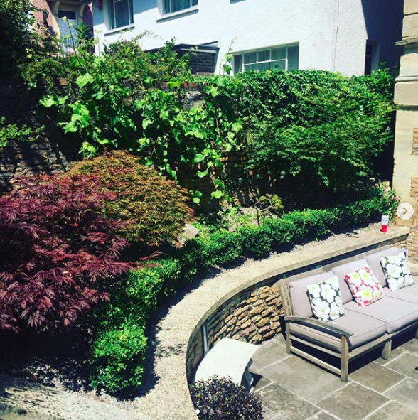 secretgardenweb's tweet photo. It’s always a pleasure working in this #formalgarden 💚 Did a good tidy and #trimmed the #pleachedtrees 🌿
The #acers are looking beautiful!

#cherrylaurel #pleached #gardenmaintenance #gardenlovers #gardeninglife #lovewhatyoudo #womenintrades #lowboxhedge #victorianproperty https://t.co/p6kOg1eZcB