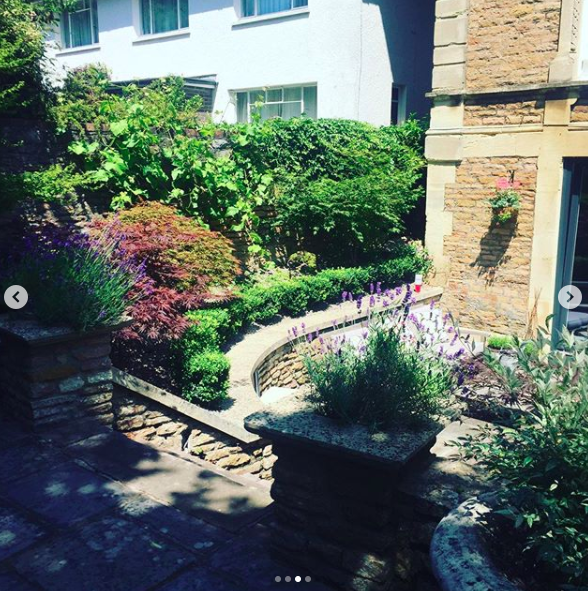 secretgardenweb's tweet photo. It’s always a pleasure working in this #formalgarden 💚 Did a good tidy and #trimmed the #pleachedtrees 🌿
The #acers are looking beautiful!

#cherrylaurel #pleached #gardenmaintenance #gardenlovers #gardeninglife #lovewhatyoudo #womenintrades #lowboxhedge #victorianproperty https://t.co/p6kOg1eZcB