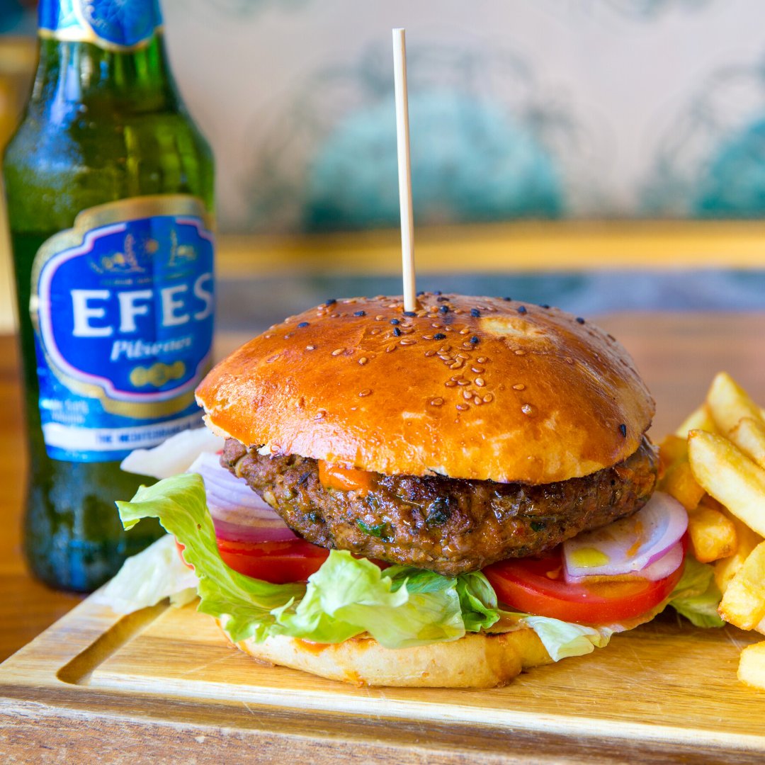 Who else is absolutely living for this weather recently! 😎 The perfect time to whip out the BBQ and soak up the evening sun ☀️