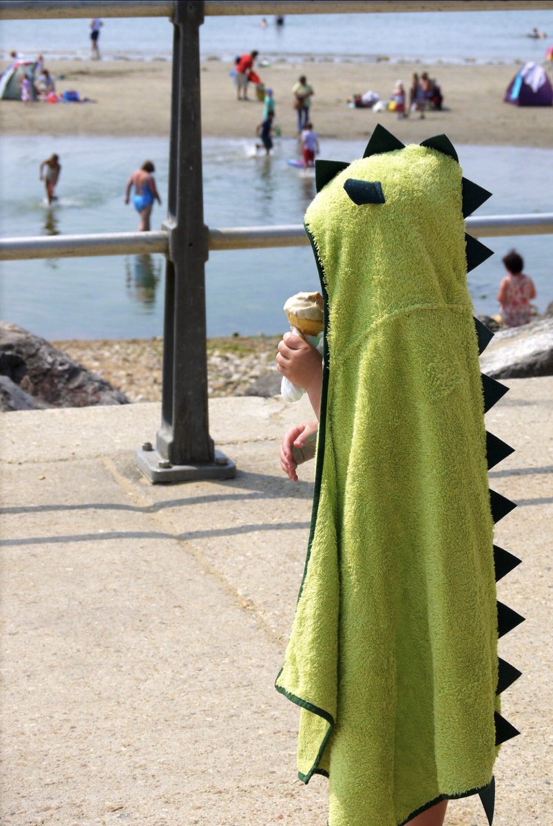 Spotted at the beach! Please #staysafe and respect space #heatwaveuk #dorsetbeach
