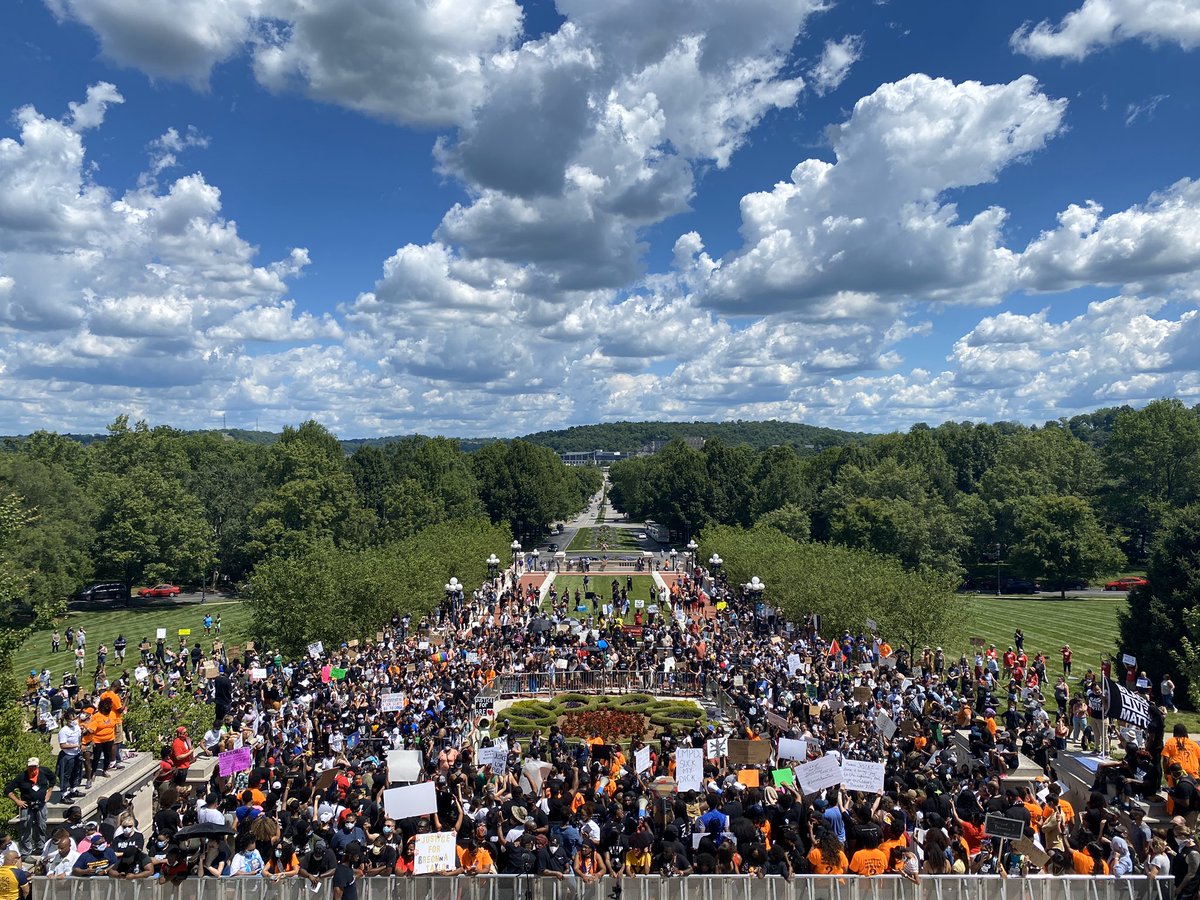 Protesters are on the steps of the Kentucky state Capitol demanding justice for Breonna Taylor. <a href="/heraldleader/">Lexington Herald-Leader</a>