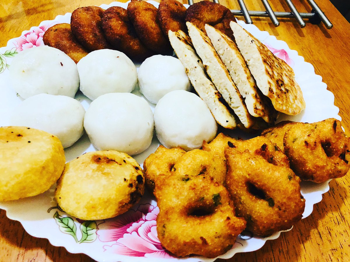 drkhuntia21's tweet photo. One of our good friends and a sincere volunteer of Odia Society UAE in Dubai, #Kumarika who invited me to lunch today, I was pleasantly surprised to see this Peetha Platter, there was more favorites of mine like Kaanmuda, Ghuguni & PotalaRasaa. Sincere Gratitude. Mahaprabhu bless https://t.co/tBK63yn7Ym
