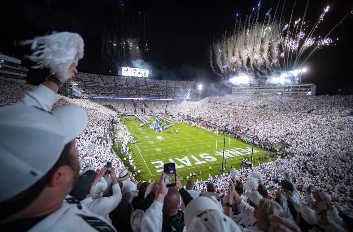 ncaafesp's tweet photo. ¿¿¿CUALÉS SON TUS TRADICIONES NCAA PREFERIDAS??? 🤔
#NCAAesp 🏈 https://t.co/fDCLoj9Jrt