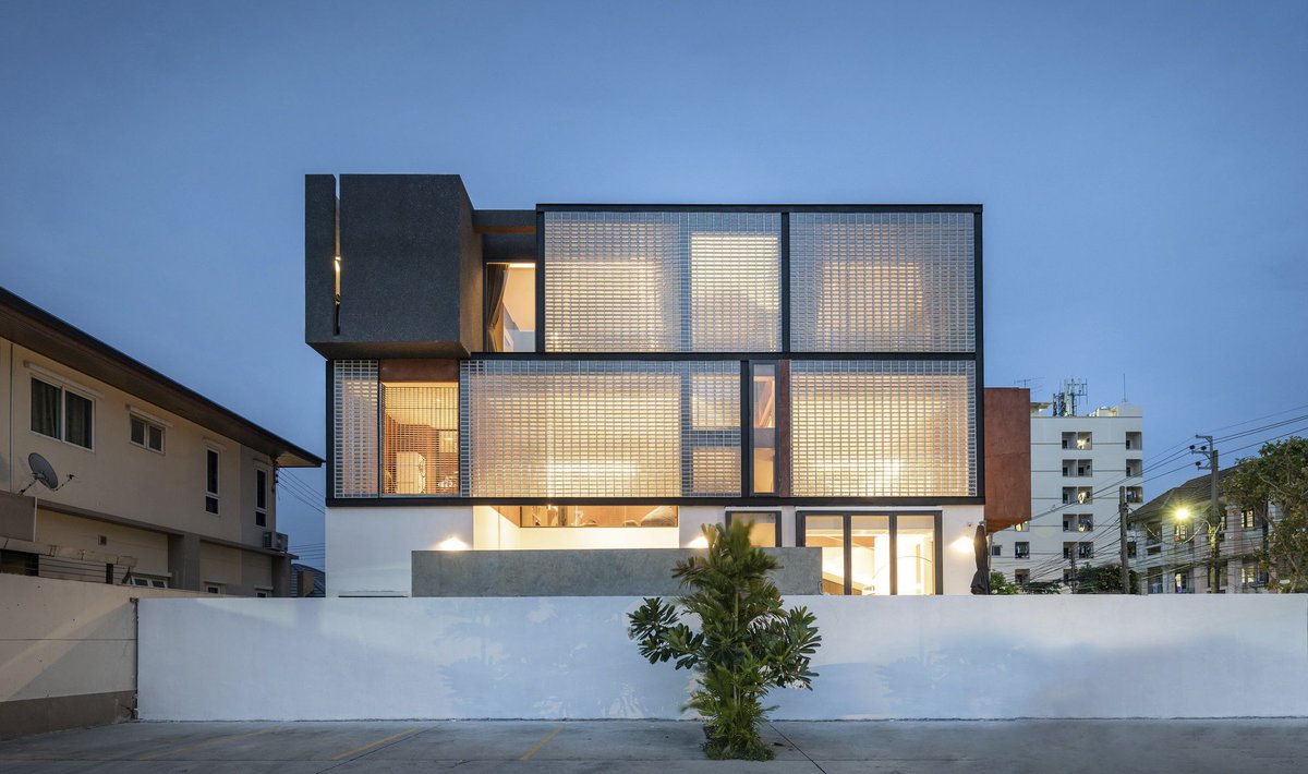 Sena House by Archimontage Design Fields Sophisticated 📷 Rungkit Charoenwat #ArchinectProjects

Project details at arcnct.co/382ISm4
