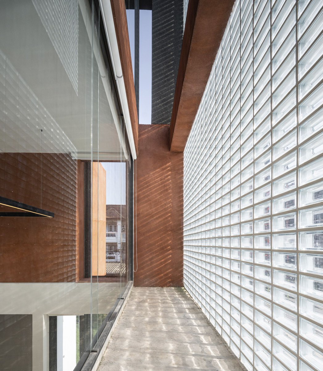 archinect's tweet photo. Sena House by Archimontage Design Fields Sophisticated 📷 Rungkit Charoenwat #ArchinectProjects

Project details at https://t.co/Hqklemtfxt https://t.co/zenBjwoP0Z