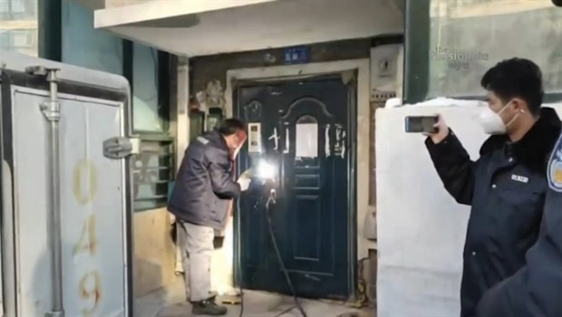 Despite, the uncertainty about data and despite the welding of doors to contain the spread, how good can your measures be? Can a population control strategy really be that effective? (we know there are concerns with the data, but the same happened in Italy) #COVID194/x