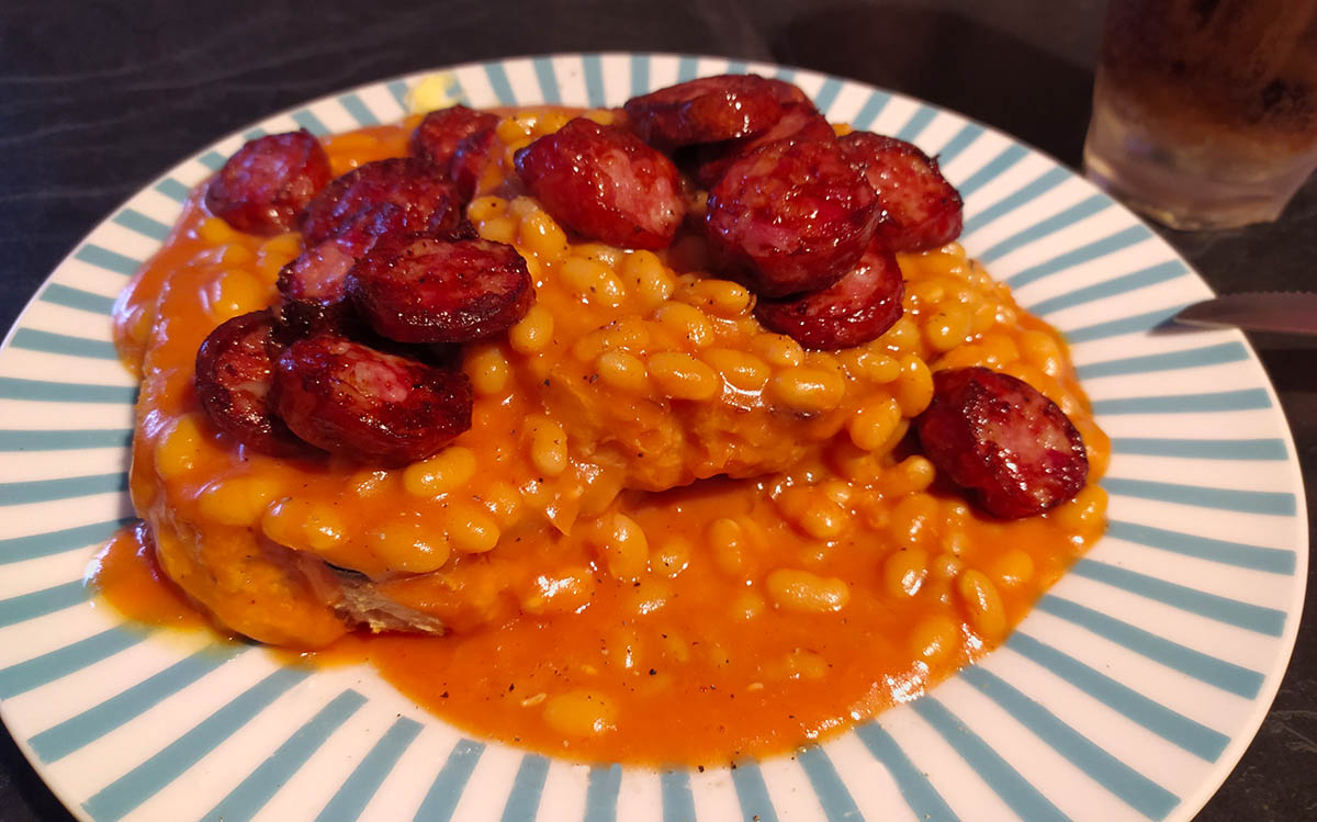 Almost back to normal guys, should I do a video on fleet carriers now they have been released? Also, my awesome missus idea of baked beans on toast... Home made thick cut slice bread, beans and fried Kransky Sausage.. She really dosent do things by half..