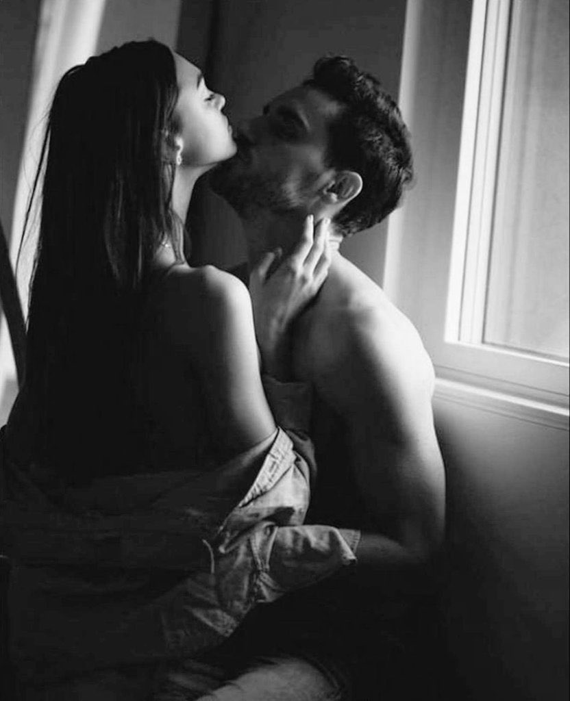 Сильная страсть. Красивые объятия. Парень и девушка любовь. Жена сами хедира. Мужчина и женщина страсть.