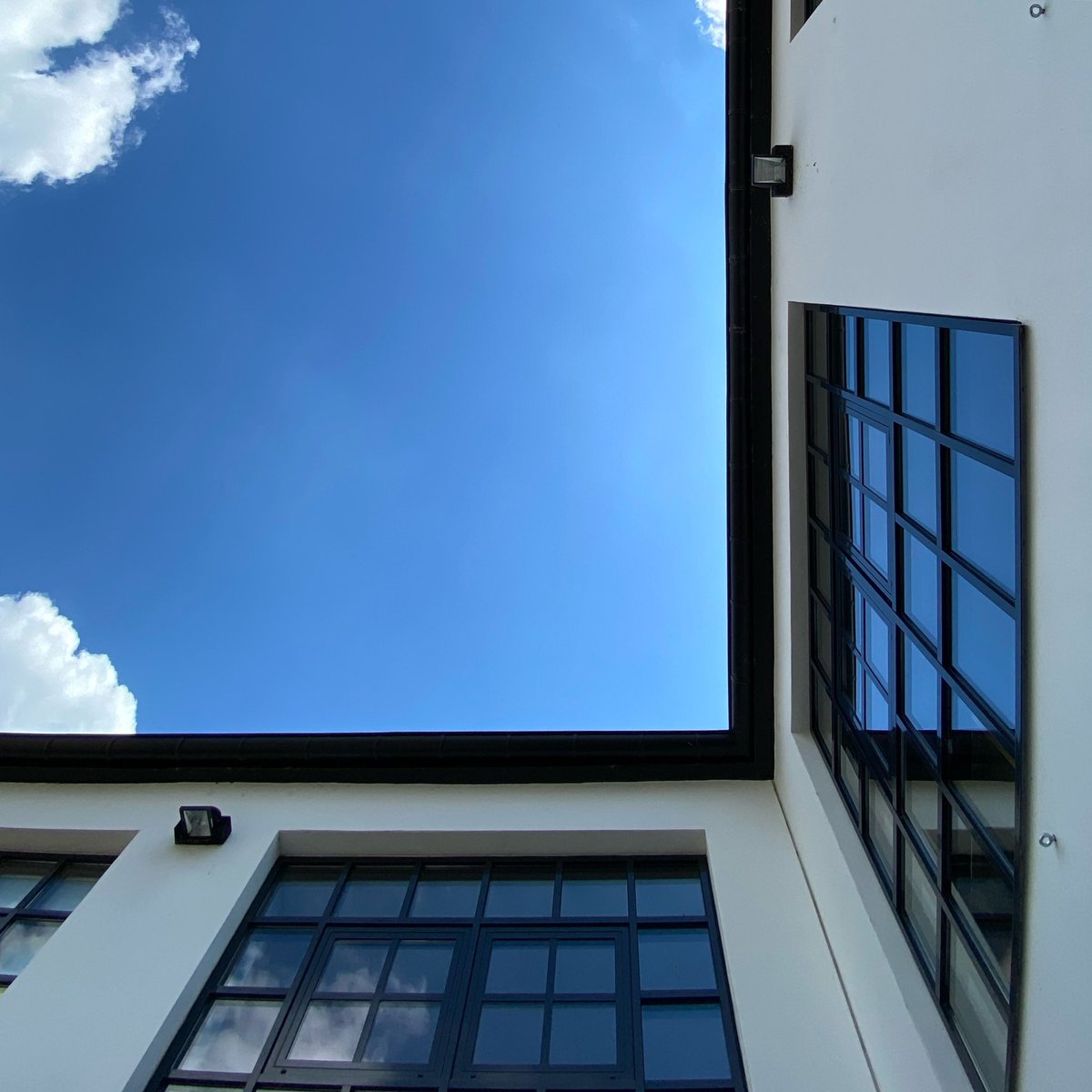 bafh666's tweet image. Heute zum ersten mal nach 3 Monaten Homeoffice im Büro gewesen. Zwar nur zu einem Retreat, es war trotzdem toll die KollegInnen in 3D und Farbe wieder zusehen.
#arbeitenbeisipgate #sipgate #homeoffice #vonnullaufhomeoffice #retreat