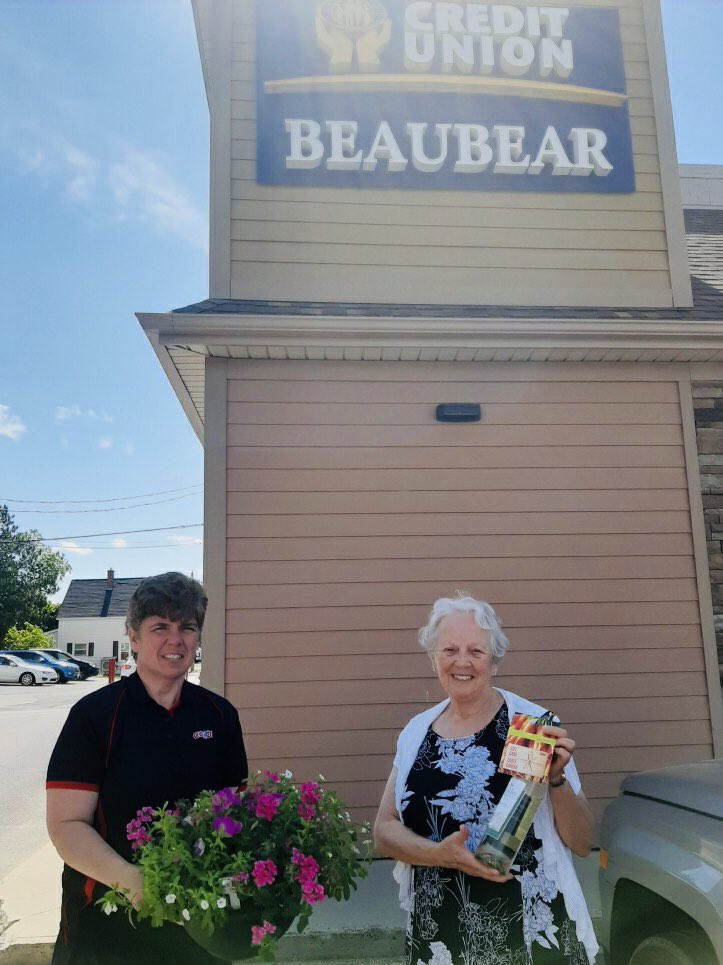 BeaubearCU's tweet image. Our Marketing Coordinator, Stephanie took advantage of the #loyal2localchallenge in a unique way. Since she lives away she called Cathy at Beaubear Co-op and made arrangements for a special delivery to her mom.   #loyal2localchallenge is an @AtlCreditUnions  initiative.