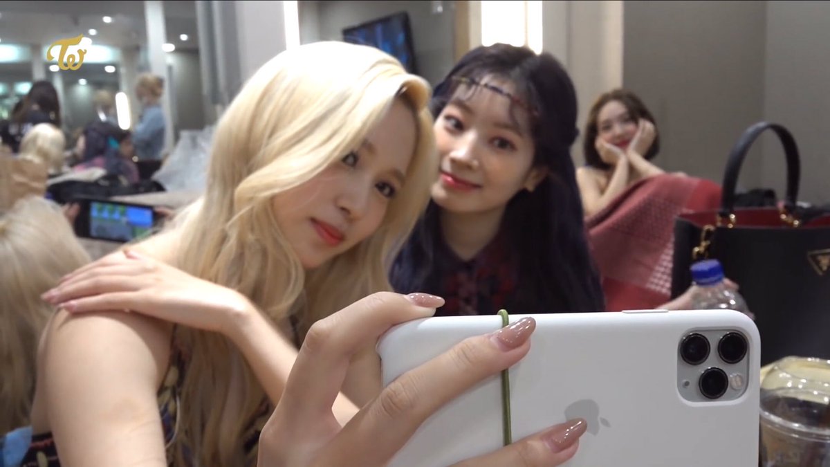tragic crumbs for dayssjust one of them in the background while the other is infront, and then the last one is them interacting for a millisecondehe i’m starving, minayeon pls comeback pspsps