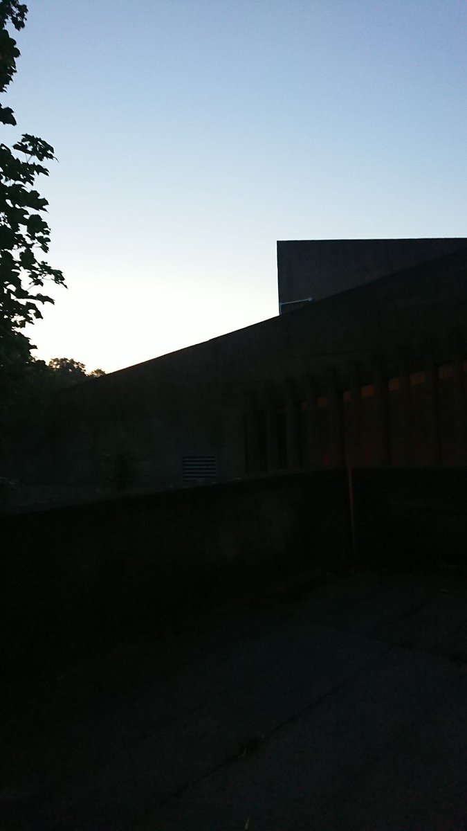 For anyone missing Durham and  @Durham_Classics, here are some photos from my walk home from Professor Low's back garden where we partook of socially-distanced average-tasting sushi. The company was excellent though, obvs. And the skies tonight were glorious.