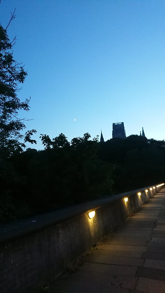 For anyone missing Durham and  @Durham_Classics, here are some photos from my walk home from Professor Low's back garden where we partook of socially-distanced average-tasting sushi. The company was excellent though, obvs. And the skies tonight were glorious.